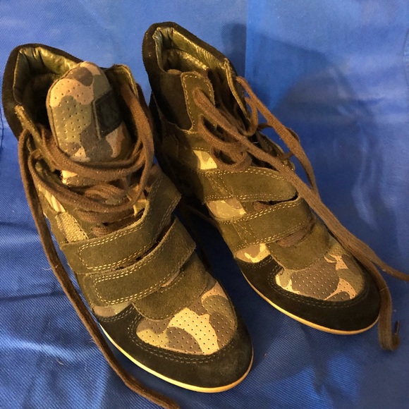 ASN suede wedge tennis shoe sz 39 - Picture 1 of 4